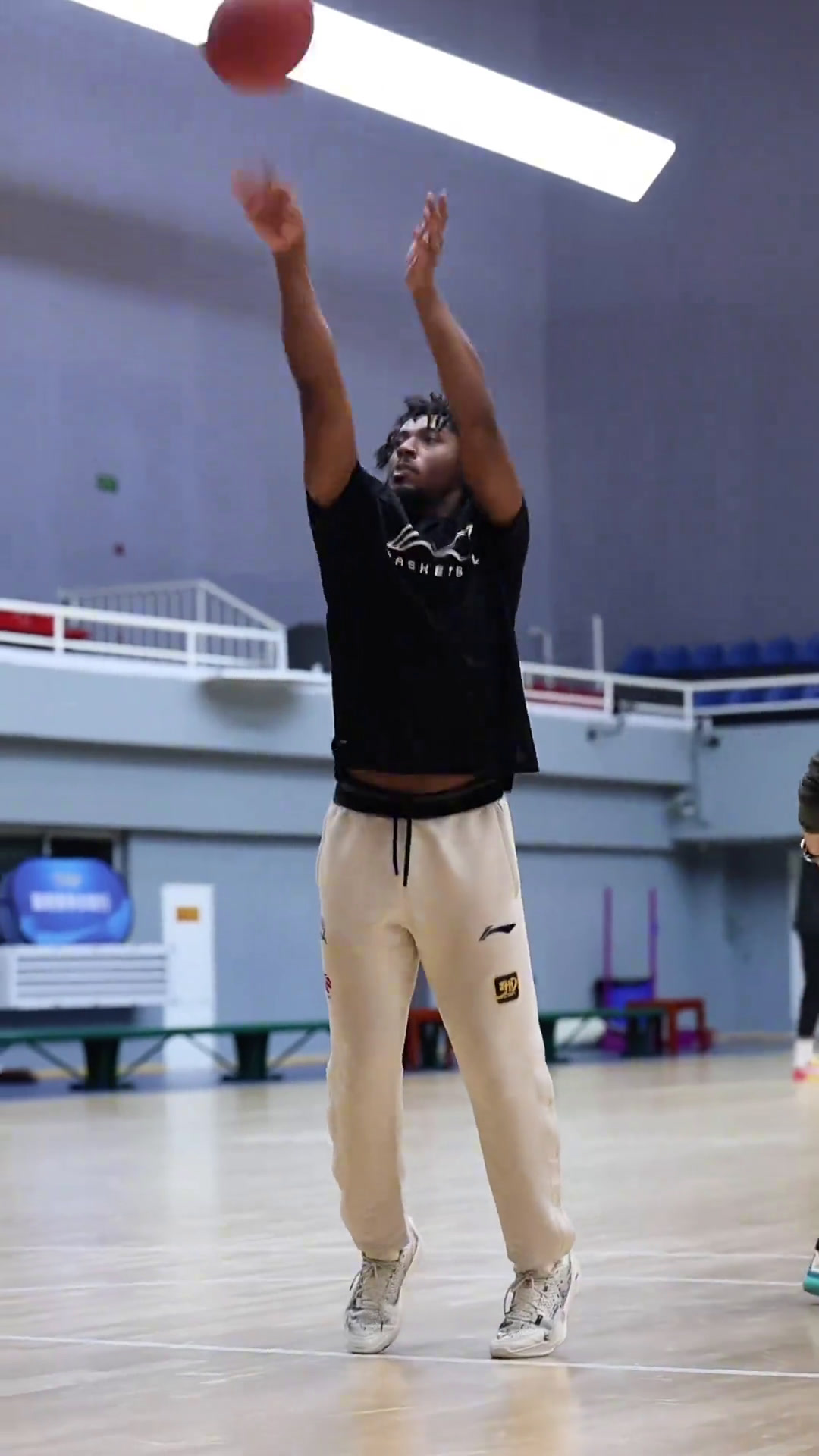 冠军之争一触即发,胜负难分 冠军之争一触即发,胜负难分