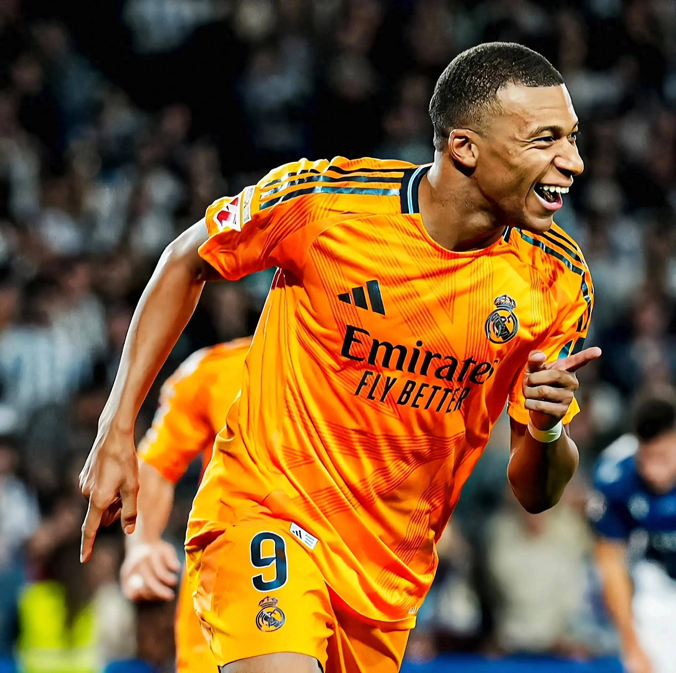 爱游戏官方-巴拉多利德主场逼平对手,赢得宝贵一分