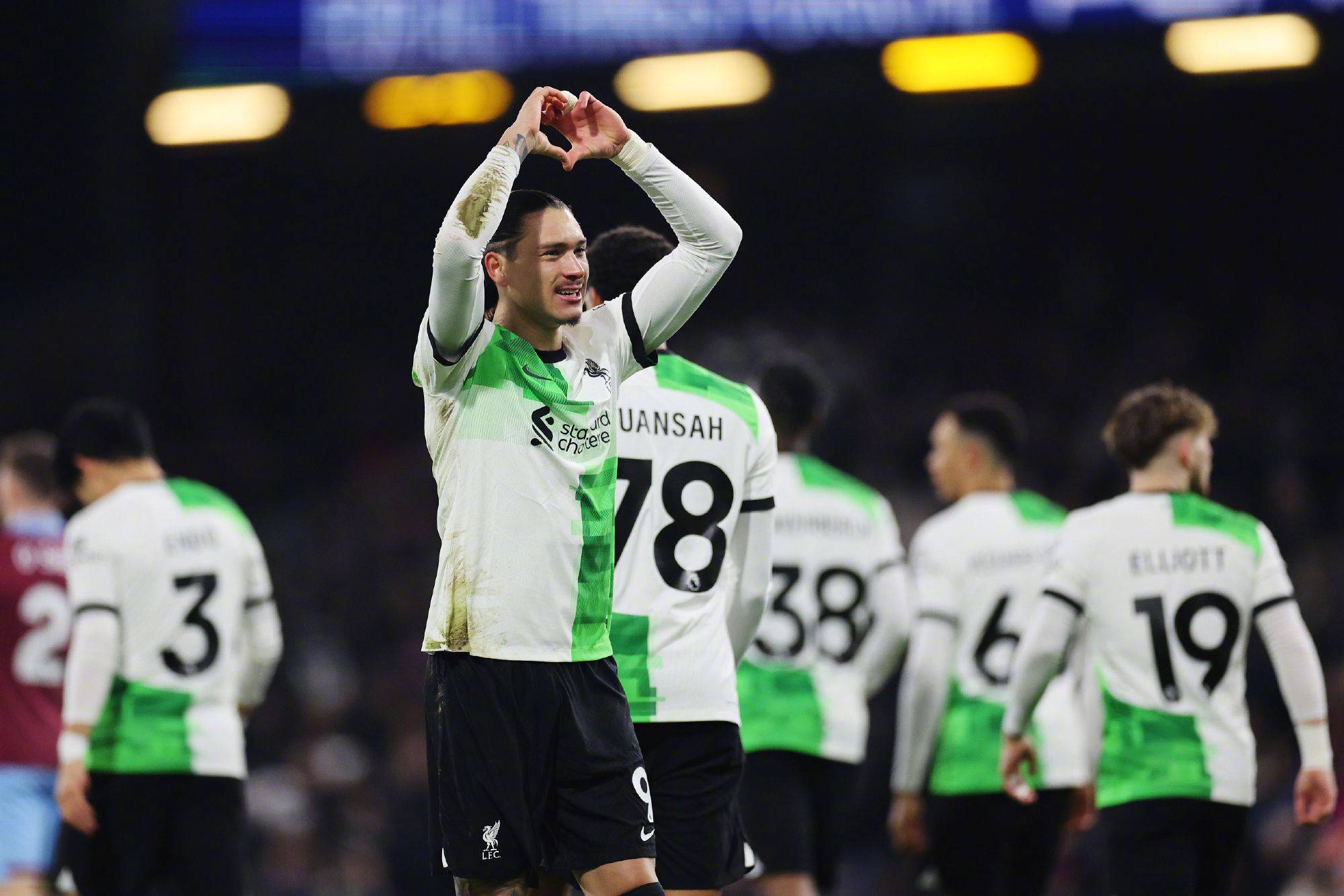 爱游戏网址-河床中场大将伤愈复出,战鹿岛鹿角阵容稳固的简单介绍