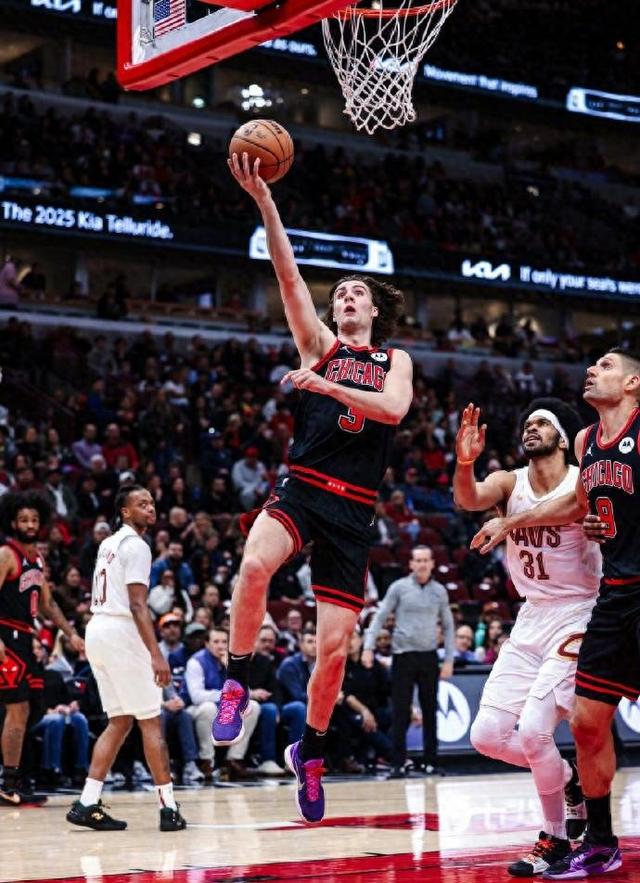 爱游戏教练-公牛队全队出战,逆转骑士队