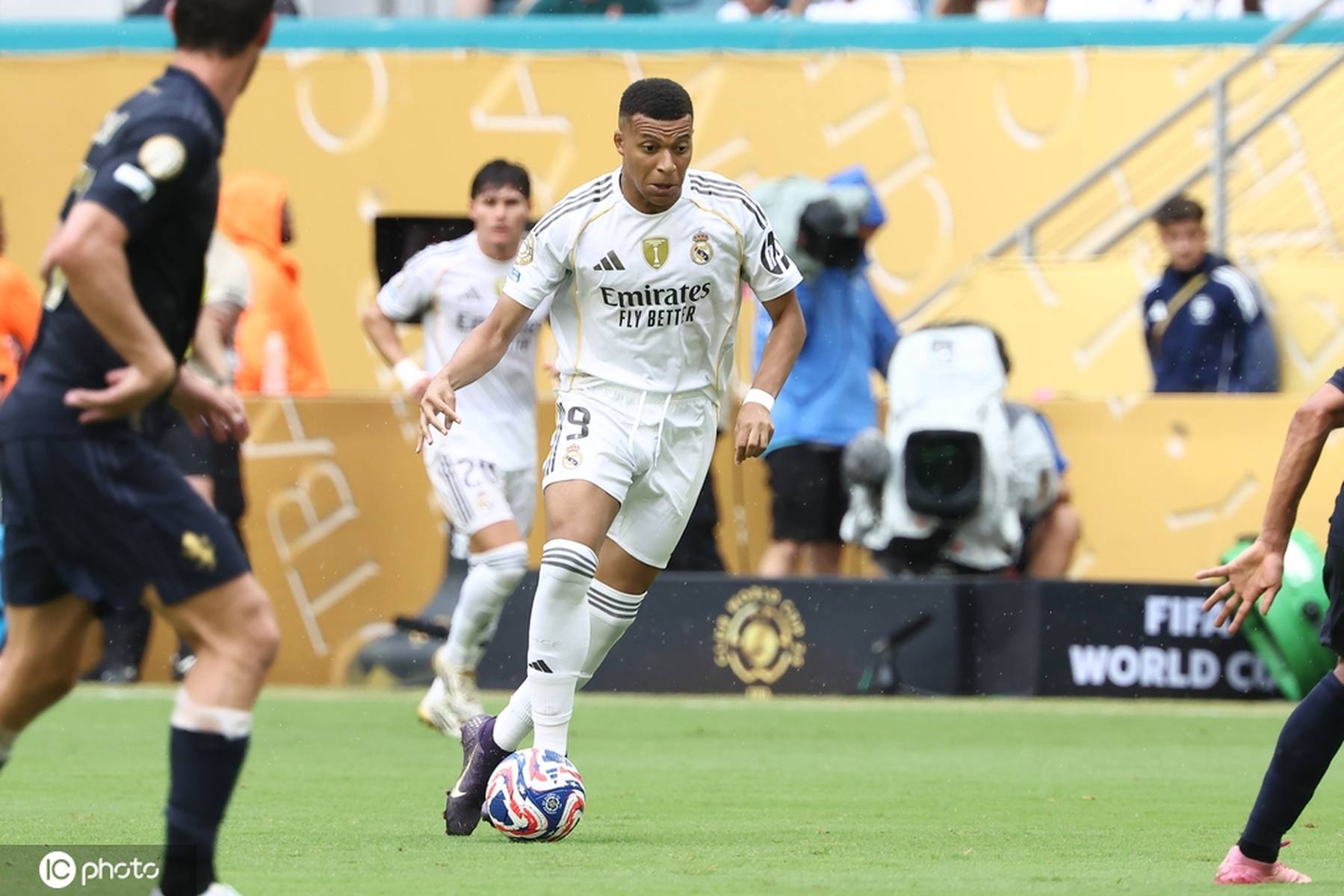 爱游戏电竞-皇马险胜尤文图斯,惊险晋级半决赛