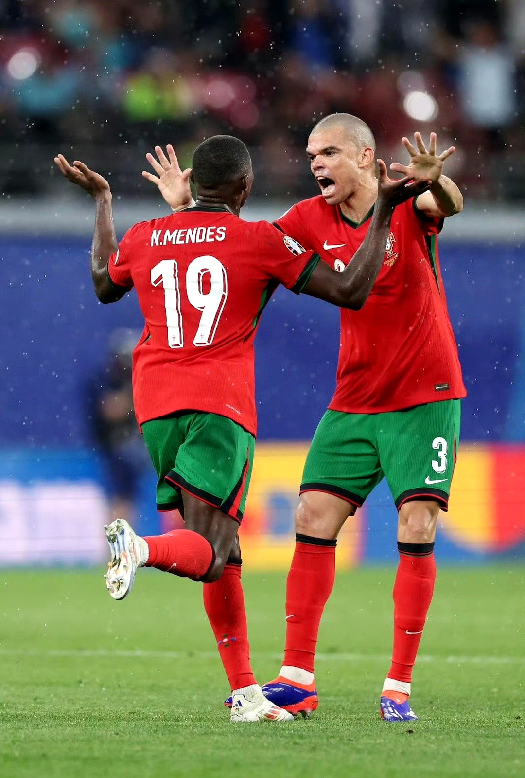 包含捷克国家队备战挑战葡萄牙,誓取胜利的词条 包含捷克国家队备战挑战葡萄牙,誓取胜利的词条