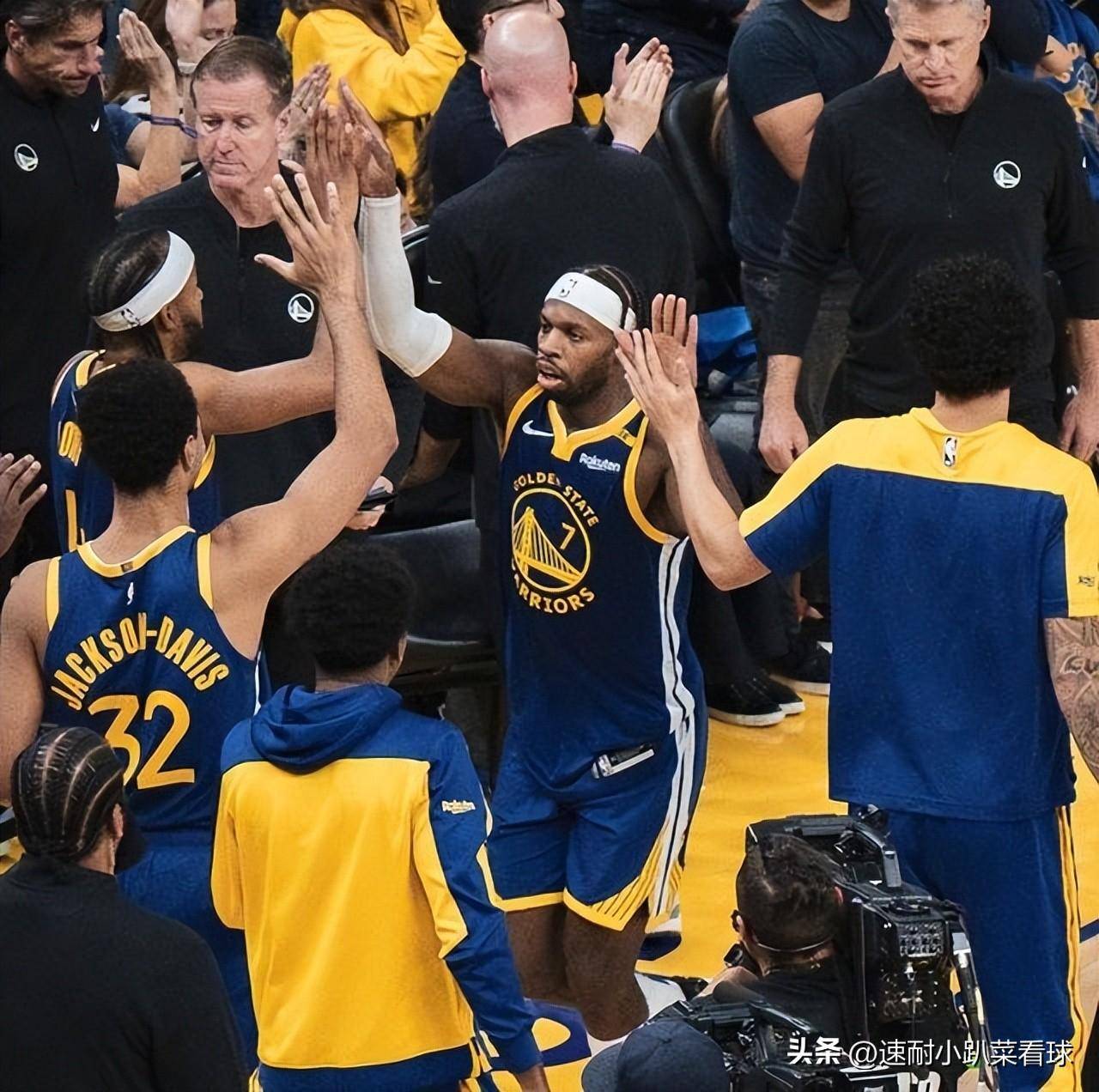 勇士凭借团队合作实现四连胜,成为季后赛的黑马 勇士凭借团队合作实现四连胜,成为季后赛的黑马