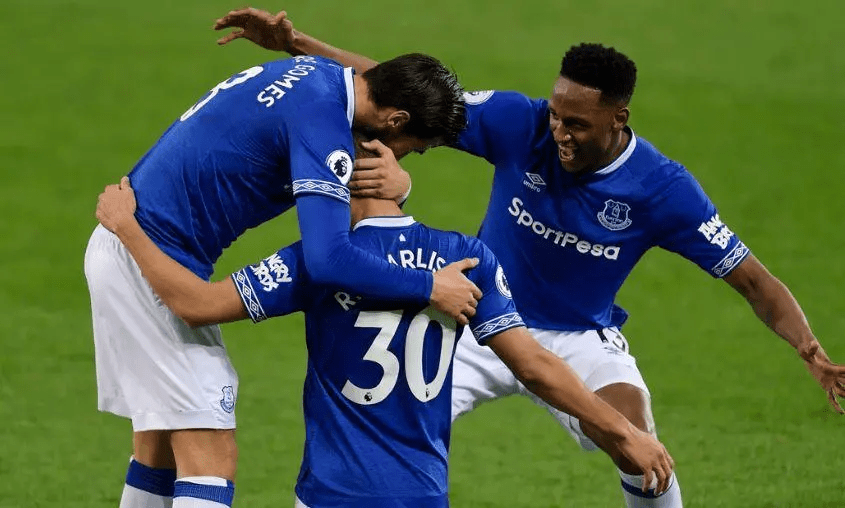 莱切斯特城进攻火力强劲,多点破门 莱切斯特城进攻火力强劲,多点破门