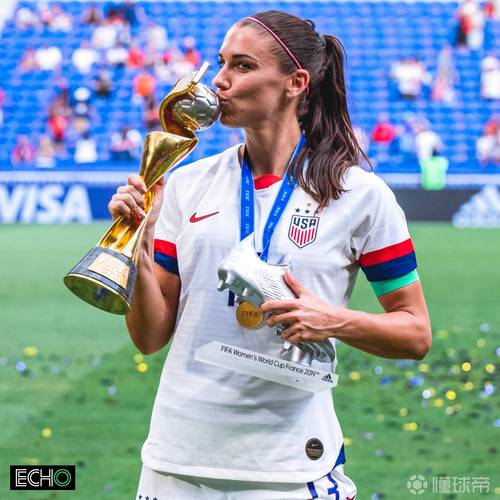 爱游戏登录-关于足球场上,女球员们热血拼搏争胜利的信息