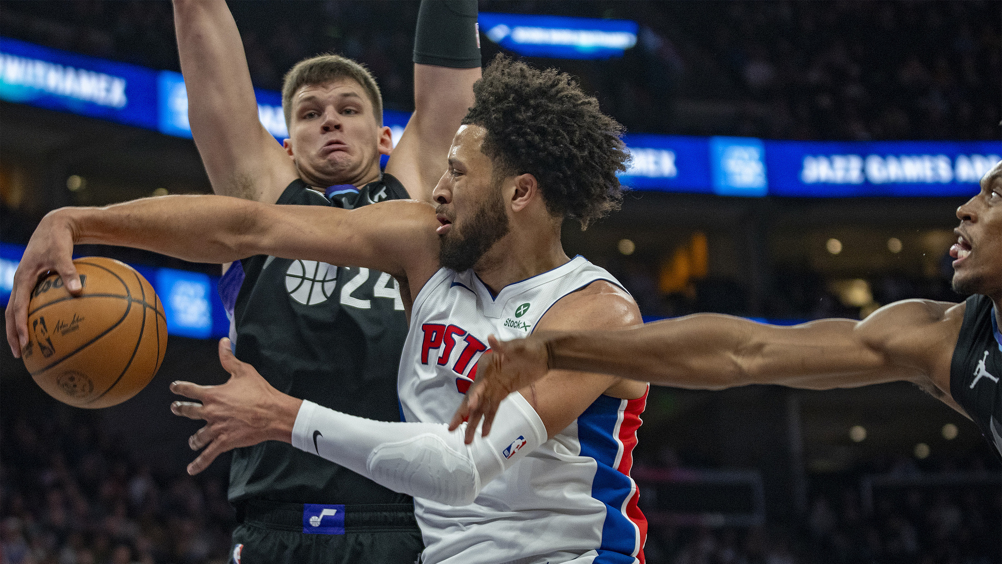 爱游戏官方-活塞惜败篮网,遗憾结束连胜