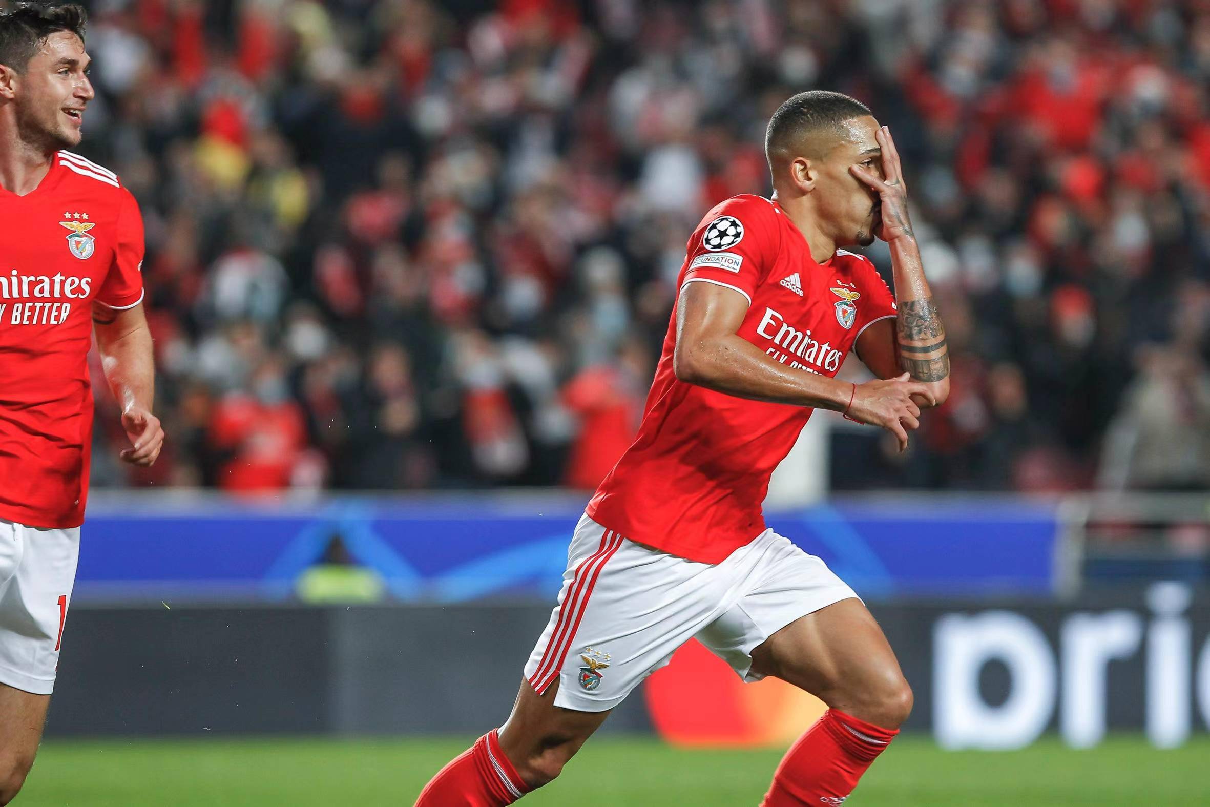 爱游戏下载-美因茨惊险战胜劲旅,保级希望重燃