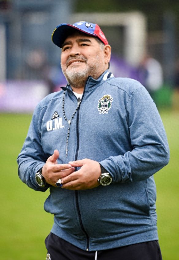 阿根廷球星马拉多纳逝世，足坛悲痛的简单介绍